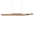 Moderne hanglamp met twee evenwijdige horizontale balken in een glanzende, metalen afwerking, opgehangen aan twee verticale kabels tegen een witte achtergrond.