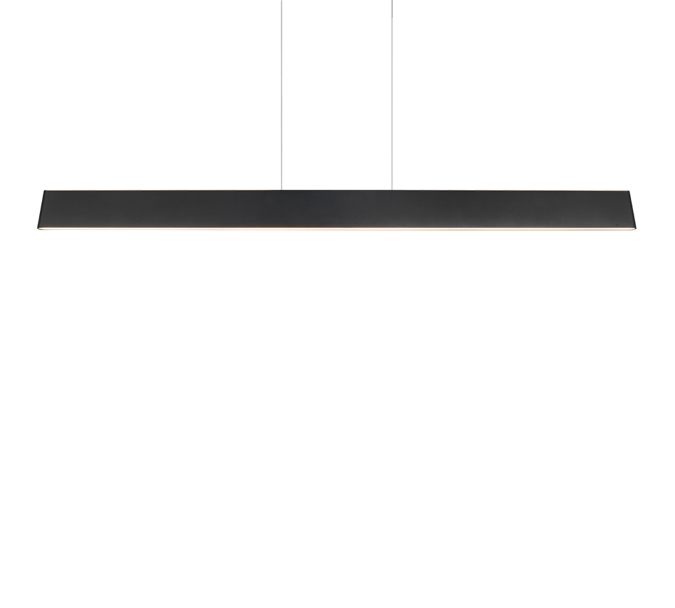 Een strak, zwart, horizontaal lichtarmatuur afgebeeld tegen een witte achtergrond. Het ontwerp heeft een lange, rechte balk met een dun profiel, geaccentueerd door kleine verticale elementen in het midden en subtiele verlichting eronder.