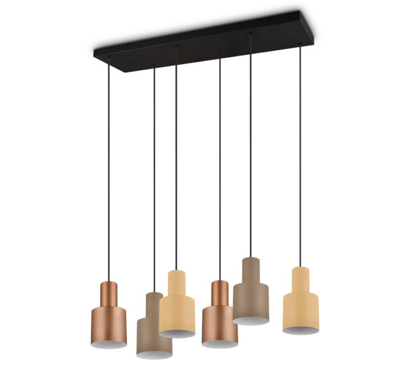 Een moderne hanglamp met zes cilindervormige, metalen lampenkappen in de kleuren koper, goud en champagne, die in verschillende lengtes aan een rechthoekige, zwarte plafondbevestiging hangen.