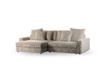 De 3 zits bank CL L+R, bekleed met Lincoln 83 RIB920 naturel stof, heeft een modern beige sectionaal ontwerp met een linker chaise en zes bijpassende rugkussens, afgebeeld tegen een effen witte achtergrond.
