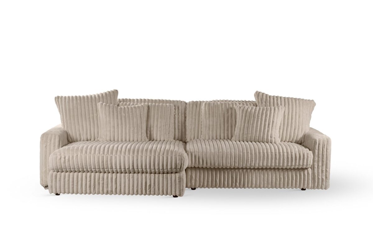 Een beige 3-zits bank, model CL L+R in Vito 23 stof (D460 beige), heeft geribbelde corduroy bekleding met drie zitkussens en vier bijpassende rugkussens, tegen een witte achtergrond.