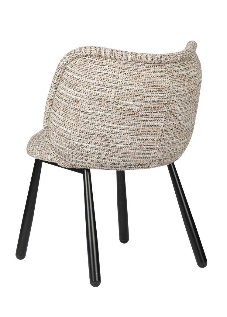 Moderne stoel met een ronde rugleuning en beige structuurstof. De stoel heeft vier schuine zwarte poten, wat hem een strakke en eigentijdse look geeft. De afbeelding toont een achteraanzicht van de stoel.