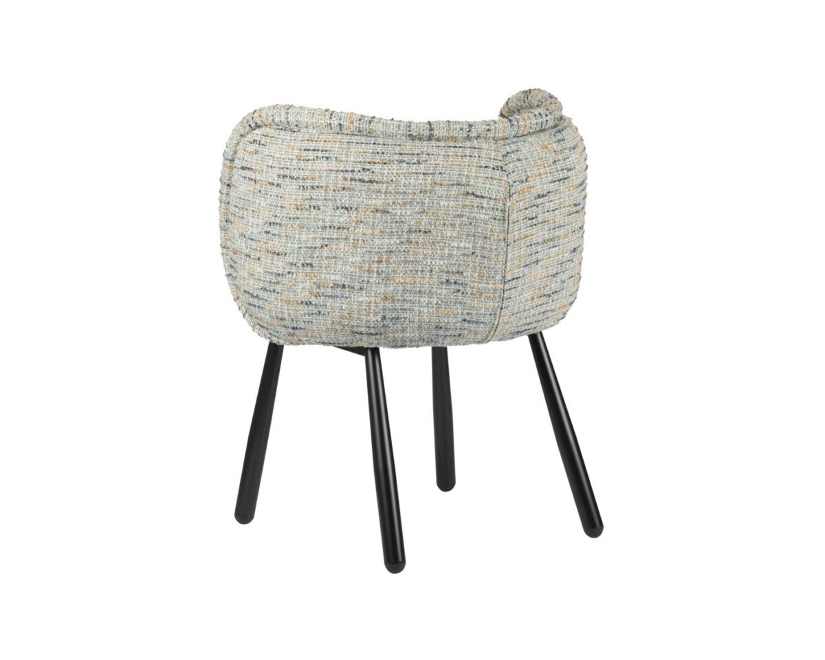 Een moderne kruk met een grijs, getextureerd kussen dat de zitting en rugleuning vormt. De kruk heeft een rond ontwerp en staat op vier slanke zwarte poten, wat een stijlvolle en eigentijdse look creëert.
