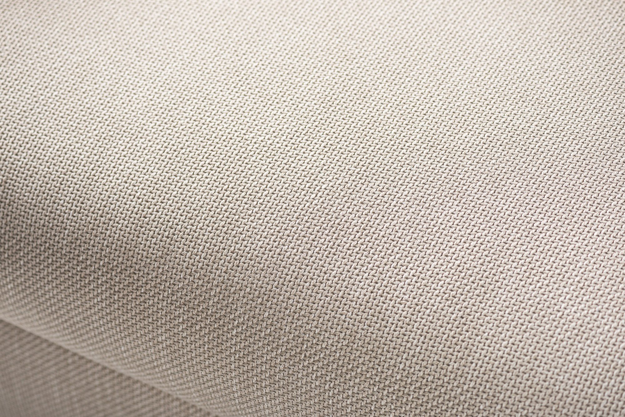 Close-up van de 3 zits hoek rechts in Bjorn 24 stof, W460 beige. De afbeelding benadrukt de fijne, gestructureerde weving en de zachte, neutrale kleur van de bekledingsstof.