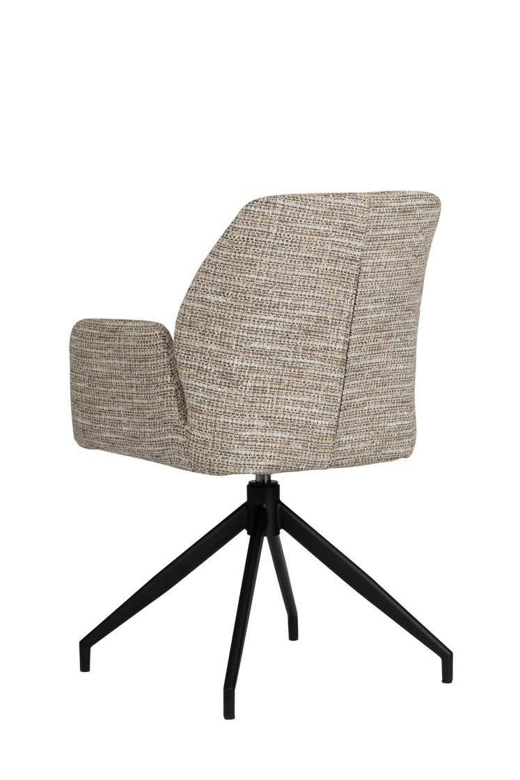 Een moderne bureaustoel met een getextureerde beige stof en een zwarte metalen draaivoet. De stoel heeft een afgeronde rugleuning en armleuningen, van opzij gezien.
