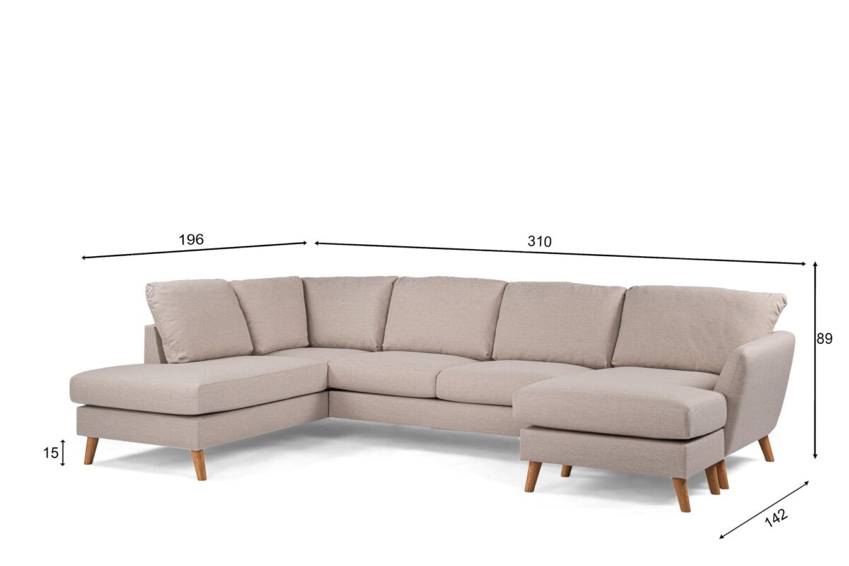 Een lichtbeige L-vormige sectionele bank met houten poten tegen een witte achtergrond. De afmetingen zijn weergegeven: 196 cm, 310 cm en 142 cm lang; 89 cm hoog; 15 cm poothoogte. Vijf rugkussens zijn zichtbaar.