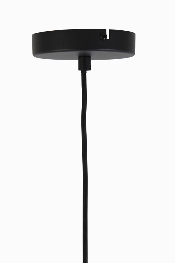 Een zwarte plafondlamp met een ronde basis en een enkel snoer dat naar beneden hangt tegen een effen witte achtergrond. Het ontwerp is minimalistisch en modern.
