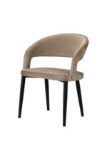 Een moderne stoel met een beige gestoffeerde, gebogen rugleuning en zitkussen, ondersteund door vier zwarte, taps toelopende poten.