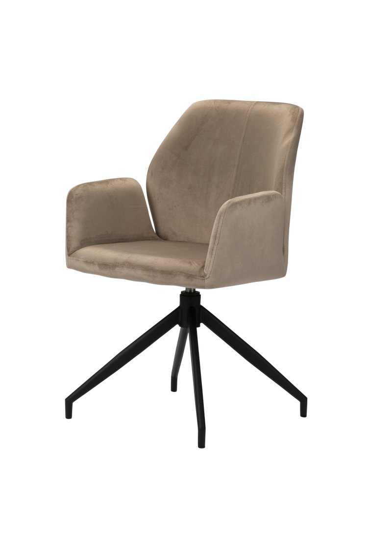 Een beige gestoffeerde stoel met een hoge rugleuning en armleuningen. Het heeft een modern design met een stoffen afwerking en wordt ondersteund door vier zwarte metalen poten die één basis vormen.