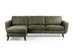 Een eigentijdse 3-zitsbank, model CL L+R in Savannah-stof S156 groen, heeft een naar links gerichte chaise en zwarte schuine poten, getoond op een witte achtergrond.