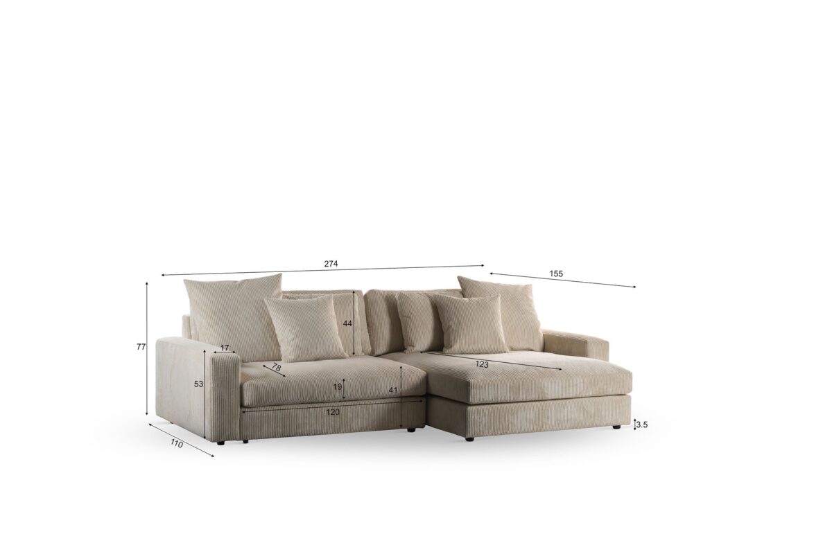 Een 3 zits bank CL L+R in stof Lincoln 83, RIB920 naturel met chaise lounge is afgebeeld op een effen witte achtergrond. Afmetingen voor hoogte, breedte, diepte en zitting zijn in centimeters. Vier bijpassende kussens maken de look compleet.