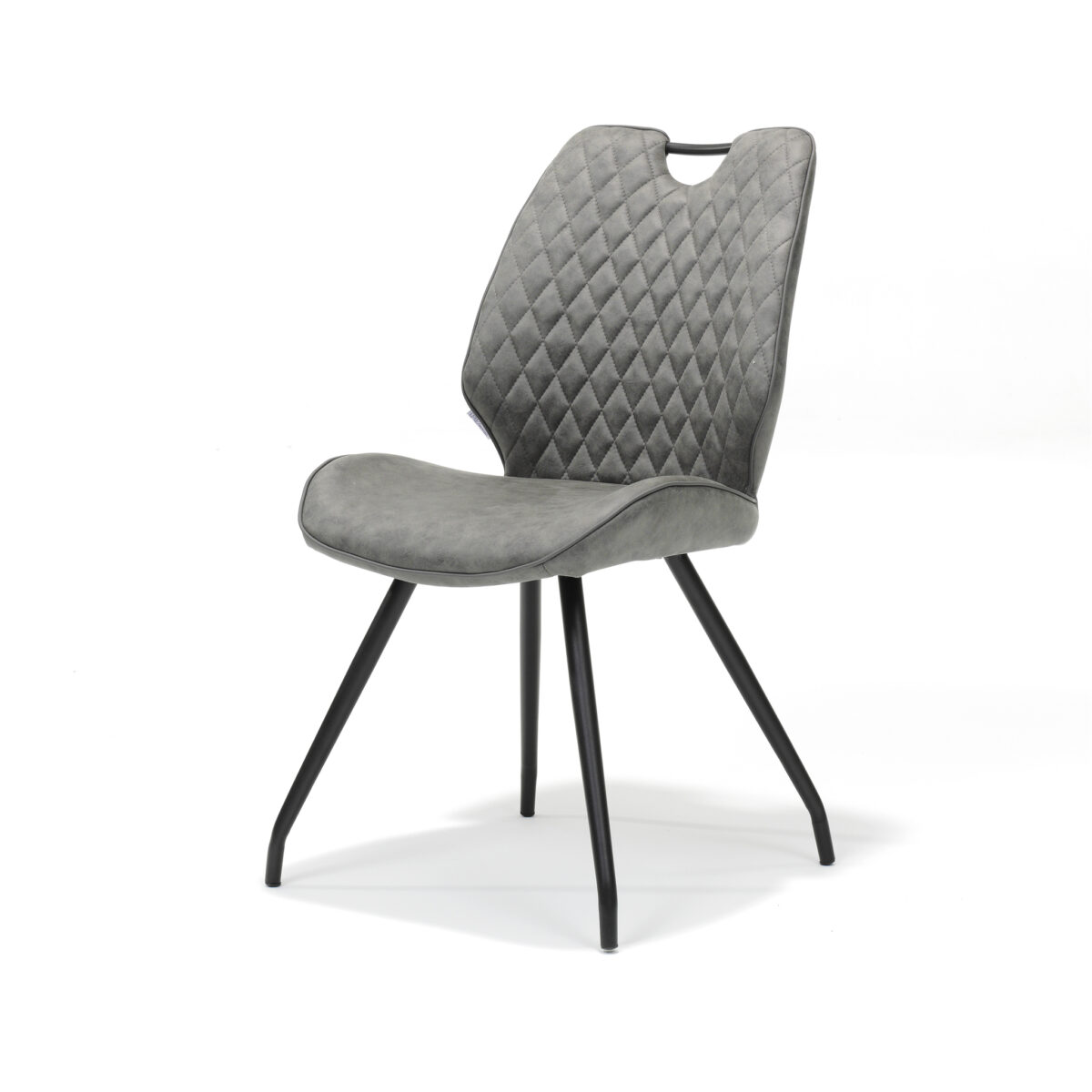 De Stoel Hardy zwart Stof Soft Steel is een moderne stoel met een grijze ruitvormige gestoffeerde zitting en rugleuning, slanke zwarte metalen poten en een kleine uitsparing aan de bovenkant van de rugleuning.