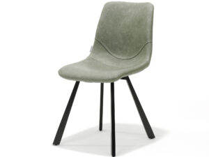 De Stoel Bari Zwart Stof Vintage Groen is een moderne stoel met een vintage groene, gestoffeerde zitting en rugleuning en zwarte, metalen, schuine poten, afgebeeld tegen een effen witte achtergrond.