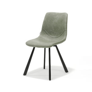 De Stoel Bari Zwart Stof Vintage Groen is een moderne stoel met een vintage groene, gestoffeerde zitting en rugleuning en zwarte, metalen, schuine poten, afgebeeld tegen een effen witte achtergrond.