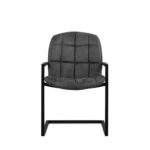 De Eetkamerstoel Ben 101 is een moderne stoel met een zwart metalen frame en een donkergrijze, gestoffeerde zitting en rugleuning met een vierkant knopenpatroon, dat van voren af te zien is op een effen witte achtergrond.