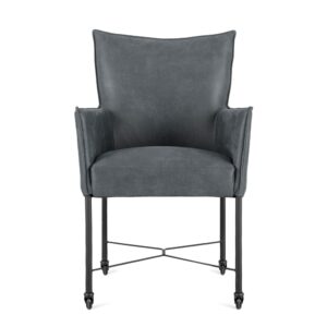 De Eetkamerstoel Maastricht Antraciet is een moderne fauteuil met donkergrijze bekleding, slanke metalen poten en kleine wieltjes op elke poot, van voren afgebeeld tegen een witte achtergrond.