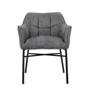 De Eetkamerstoel Boston Antraciet is een moderne fauteuil met zachte, grijze bekleding, een gewatteerde zitting en rugleuning en slanke, zwarte metalen poten, afgebeeld van voren op een witte achtergrond.