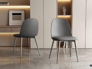 Twee Stoel 'Jasmin' stoelen in grijs met PP zittingen en PU kussens (set van 2) met metalen poten staan op een glanzende marmeren vloer in een minimalistische kamer met beige inbouwkasten, planken, boeken en een decoratieve handsculptuur.