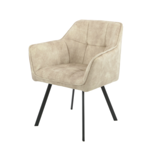 De Eetkamerstoel Emma | Velvet Taupe is een moderne fauteuil met taupekleurige fluwelen bekleding, een gewatteerde zitting en rugleuning, schuine armleuningen en vier slanke zwarte metalen poten, afgebeeld tegen een witte achtergrond.