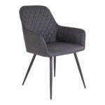 De Harbo eetkamerstoel is een set van 2 stoelen in donkergrijs PU met zwarte poten, met modern design en stiksel met ruitpatroon op de rugleuning.