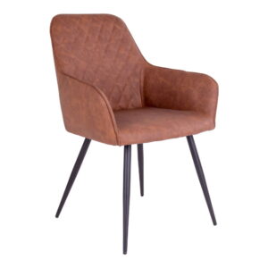 Set van 2 Harbo eetkamerstoelen in vintage bruin PU met stiksels in ruitpatroon, armleuningen en slanke zwarte metalen poten, afgebeeld tegen een witte achtergrond.