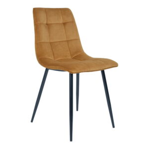De Middelfart Dining Chair is een moderne stoel van mosterdgeel fluweel met getufte bekleding en dunne zwarte metalen poten; wordt verkocht als set van 2.