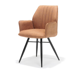 De Eetkamerstoel Clark zwart Stof Soft Cognac is een moderne fauteuil van bruine stof met zwarte poten, een gestoffeerde zitting, verticaal gestikte rugleuning en armleuningen, afgebeeld tegen een witte achtergrond.