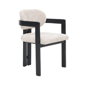 De EETKAMERSTOEL DUBAI ZB-5576 heeft zwarte poten en een taupekleurige, beklede zitting en rugleuning. De strakke lijnen en het minimalistische design zorgen voor een moderne touch.