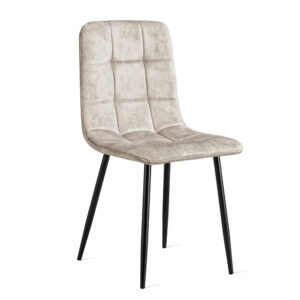 De Eetkamerstoel Yerevan Velvet Taupe is een moderne stoel met een taupekleurige, gecapitonneerde zitting en rugleuning, slanke zwarte metalen poten en een minimalistisch design.