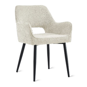 De Eetkamerstoel Ray - Beige is een moderne fauteuil met lichtbeige structuurbekleding, gebogen armleuningen en vier zwarte schuine poten.