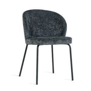 De Eetkamerstoel Lio - Antraciet heeft een zachte, ronde, donkergrijze gestoffeerde zitting en rugleuning met vier slanke, zwarte metalen poten. De stoel heeft een minimalistisch en eigentijds design tegen een witte achtergrond.