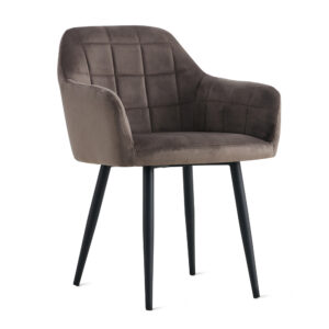 De Eetkamerstoel Praia Velvet Antraciet is een moderne fauteuil met een gewatteerde, antracietkleurige fluwelen zitting en een schuine rugleuning, voorzien van vier slanke, zwarte metalen poten.