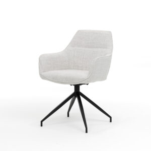 De Toscane Eetkamerstoel - Stof Oasis Natural heeft een modern design met gebogen armleuningen, lichte natuurlijke bekleding en een zwart metalen vierpoots draaivoet, afgebeeld tegen een effen witte achtergrond.