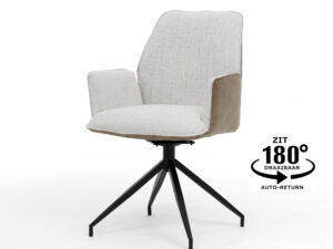 Lichtbruine Gio Eetkamerstoel M4 met draaivoet, BULL Liver+Stof Oasis Natural bekleding, armleuningen, zwart metalen onderstel en schuine poten. Tekst: ZIT 180° DRAAIBAAR AUTO-RETURN: zitting draait 180° met auto-return.