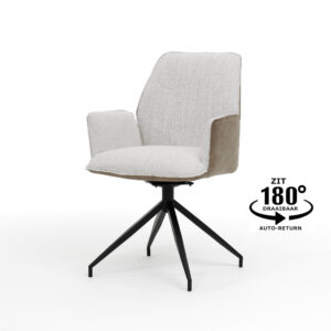 Lichtbruine Gio Eetkamerstoel M4 met draaivoet, BULL Liver+Stof Oasis Natural bekleding, armleuningen, zwart metalen onderstel en schuine poten. Tekst: ZIT 180° DRAAIBAAR AUTO-RETURN: zitting draait 180° met auto-return.