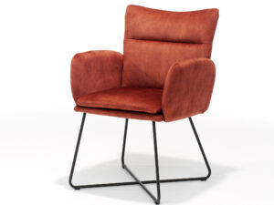 De Eetkamerstoel Sense zwart - Aurora Velours Copper heeft een roestkleurige velours bekleding, een gewatteerde zitting en rugleuning en slanke, zwarte metalen poten in een X-vormig onderstel, afgebeeld tegen een witte achtergrond.