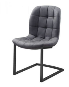 De Stoel Savannah zwart - Stof Soft Antraciet heeft een gestoffeerde, gecapitonneerde grijze zitting en rugleuning op een strak zwart metalen frame.