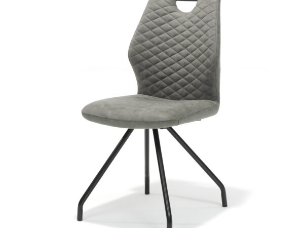 De Stoel Carlos zwart Stof Soft Steel is een moderne, grijze stoel met een rugleuning met ruitpatroon, een zachte zitting, schuine metalen poten en een handige uitsparing voor de handgreep aan de bovenkant.