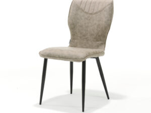 De Stoel Roma - M3 Zwart Stof Soft Pebble heeft een modern design met een beige gestoffeerde zitting en rugleuning, subtiele stiksels, vier slanke zwarte metalen poten en een licht gebogen rugleuning voor ergonomische ondersteuning.