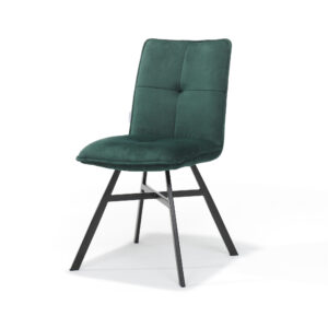 De Stoel Ramon zwart - Stof Velours Groen is een moderne stoel met een groene, met velours beklede zitting en rugleuning met gecapitonneerd design en schuin geplaatste, zwarte metalen poten, afgebeeld tegen een witte achtergrond.