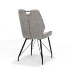 De Stoel Penta zwart stof Soft Pebble heeft een grijs gecapitonneerde rugleuning en zitting, zwart metalen poten en een kleine uitgesneden handgreep aan de bovenkant van de rugleuning. Afgebeeld van achteren tegen een effen witte achtergrond.