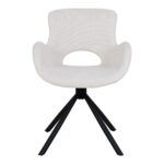 De Amorim Eetkamerstoel is een moderne off-white bouclé stoel met een gebogen rugleuning, open onderruguitsnijding, geïntegreerde armleuningen en naar buiten geplaatste zwart metalen poten. Voorzien van draaifunctie. Verkocht als set van 2.