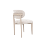 De CHAIR SILLA ZB-5684 heeft een taupe gestoffeerde zitting en rugleuning met champagnekleurige poten in een minimalistische stijl, schuin geplaatst tegen een witte achtergrond.