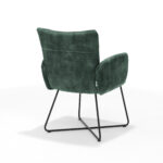 De Eetkamerstoel Sense zwart - Aurora Velours Hunter is een groen fluwelen eetkamerstoel met een gebogen rugleuning en armleuningen, ondersteund door slanke zwart metalen poten, van achteren gezien tegen een witte achtergrond.