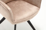 Een close-up van de Eetkamerstoel Nova Beige toont de zachte, fluweelachtige gestoffeerde zitting, de gebogen rugleuning en de slanke zwarte poten.