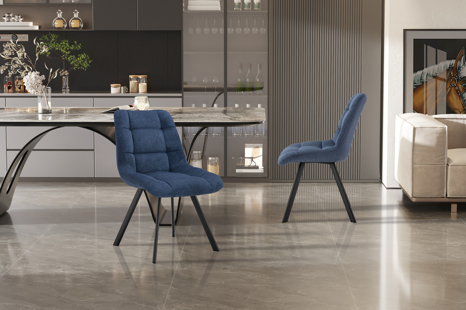 Twee Stoel 'Lizzy' Stof Ote Share 315 Blue stoelen (set van 2) met zwarte poten staan in een moderne woonkeuken met marmeren vloer, gebogen tafel en neutraal gekleurde kasten en inrichting.