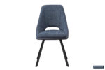 Het SALE - Eetkamerstoel 'Filou' Bouclé Blauw Vloerkleed PU Blauw heeft een moderne blauwe bouclé bekleding, een open onderrugleuning en vier zwarte gehoekte metalen poten. Twee stoelen per doos. Afgebeeld tegen een witte achtergrond.