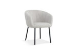 Stoel 'Sevilla' Stof Beige (2 per doos): moderne fauteuil met een gebogen rugleuning, beige stoffen bekleding, vier slanke zwart metalen poten en verticale stikdetails op de rugleuning.
