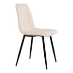 De Middelfart eetkamerstoel (set van 2) heeft een modern ontwerp met een met wit bouclé beklede zitting en rugleuning, vierkant getufte details en vier slanke zwarte metalen poten (HN1232).