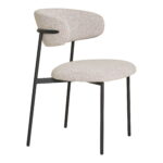 De Dining chair, bouclé, zand met zwarte poten, HN1267 (set van 2), heeft een minimalistisch ontwerp met gebogen lichtbeige gestoffeerde zittingen en rugleuningen op slanke zwarte metalen poten - perfect voor eigentijdse interieurs.